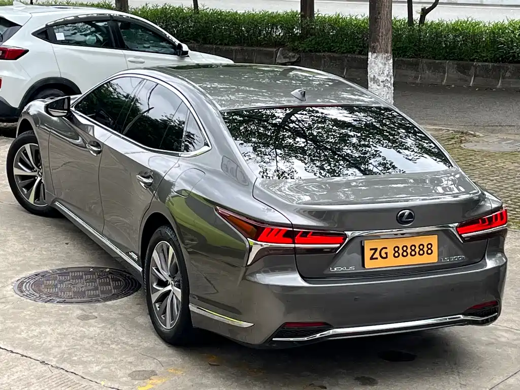 Lexus LS 500 h Outstanding CN-V