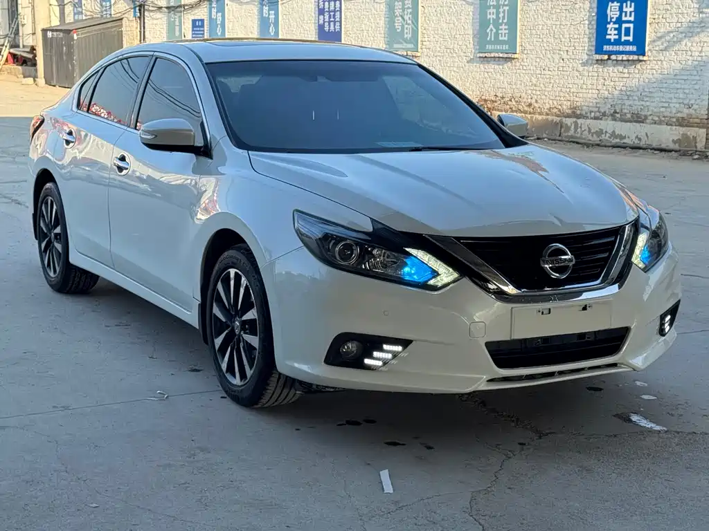 Teana 2.0 L XL-Upper Smart Style