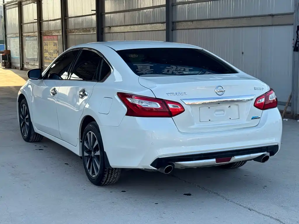 Teana 2.0 L XL-Upper Smart Style