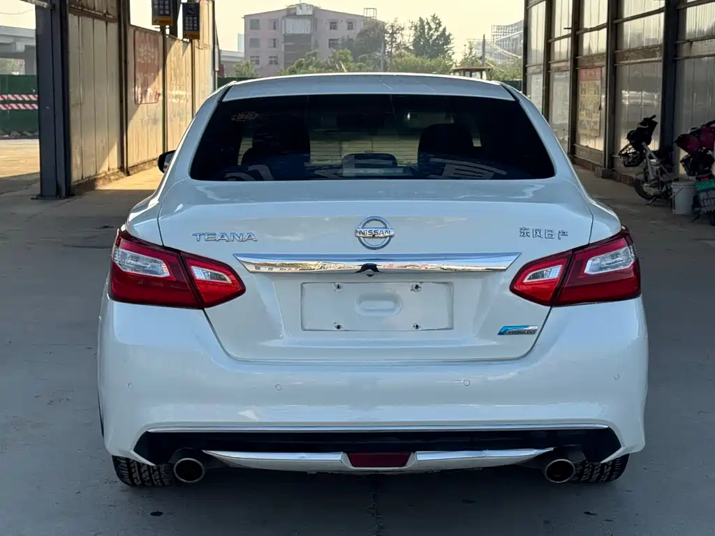Teana 2.0 L XL-Upper Smart Style