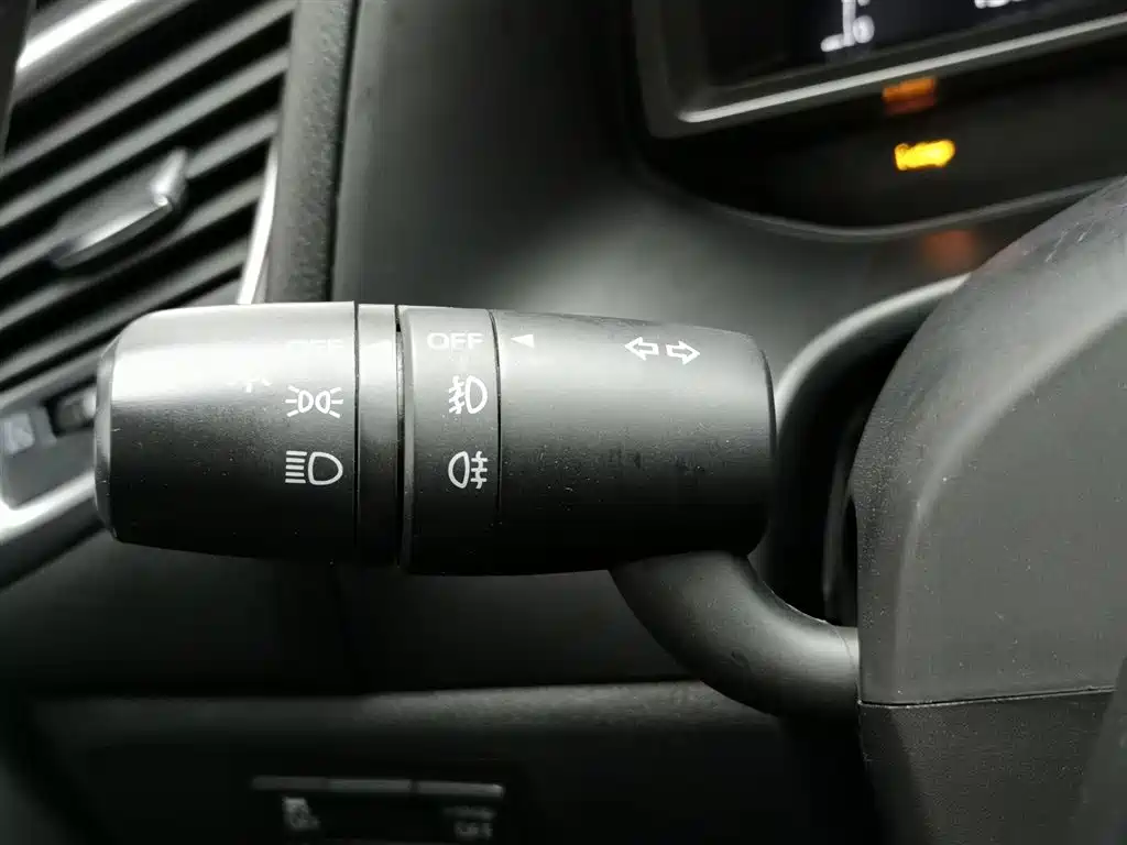 Mazda 3 Axela Sedan 2.0 L Auto Distinguished CN-V