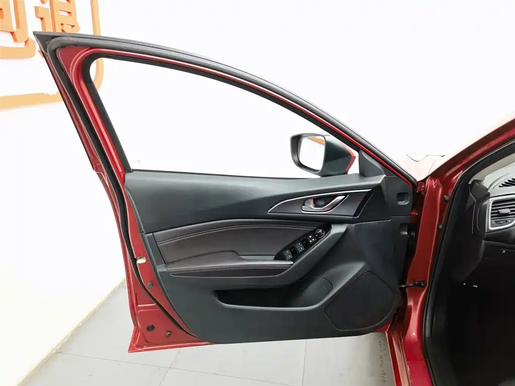 Mazda 3 Axela Sedan 2.0 L Auto Distinguished CN-V