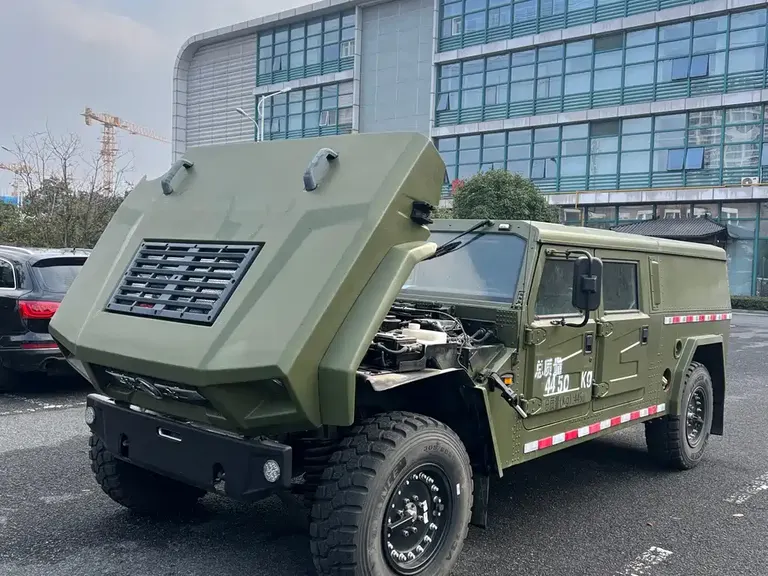Dongfeng Mengshi M50 猛士M50 2022款 4.0 T 手动 逆行者500低顶厢式