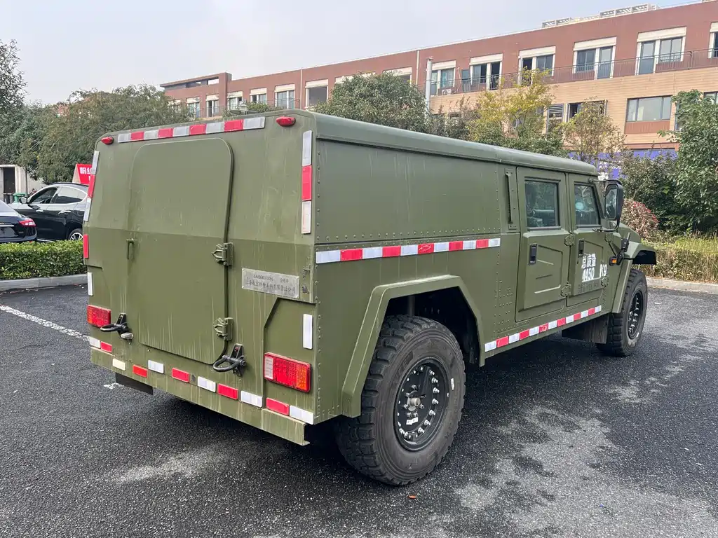 Mengshi M50 猛士M50 2022款 4.0 T 手动 逆行者500低顶厢式