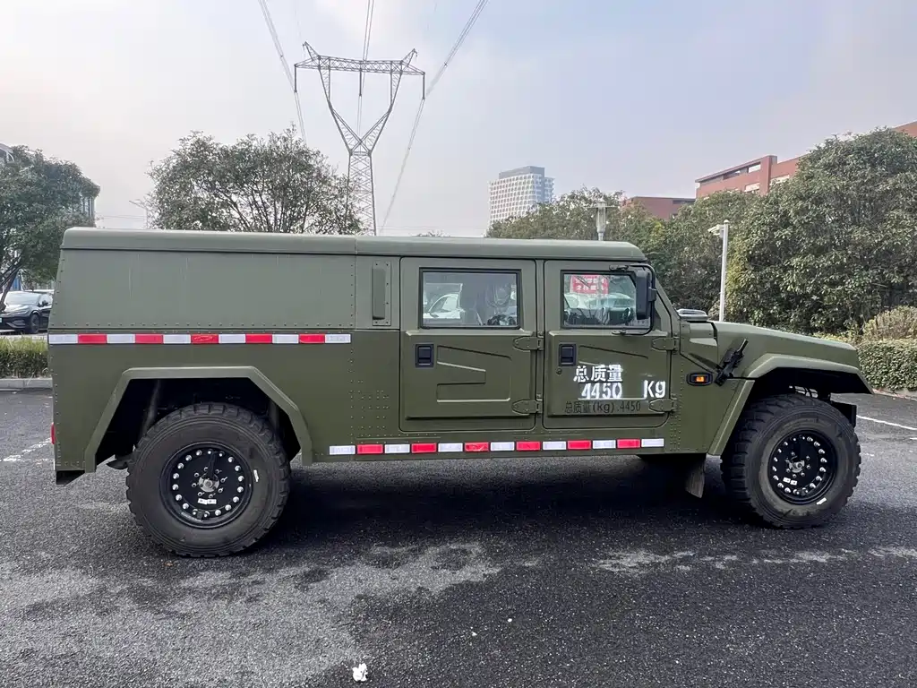 Mengshi M50 猛士M50 2022款 4.0 T 手动 逆行者500低顶厢式