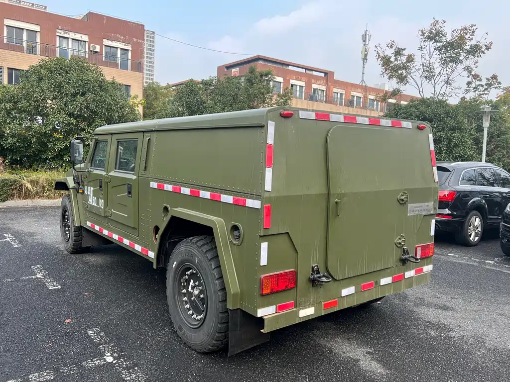 Mengshi M50 猛士M50 2022款 4.0 T 手动 逆行者500低顶厢式