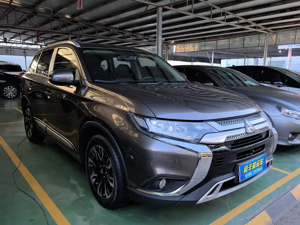 Outlander 2.0 L 2 WD Smooth Enjoyment 5-seat CN-VI