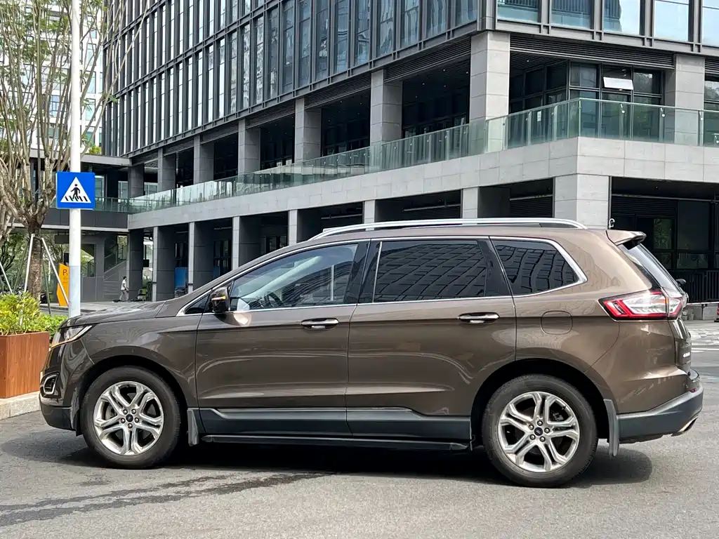 Edge EcoBoost 245 2 WD Grand Sharp 7-seat CN-V