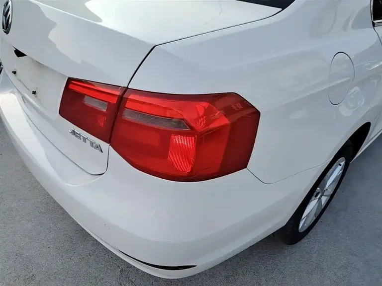 Volkswagen Jetta 1.6 L Manual Comfort