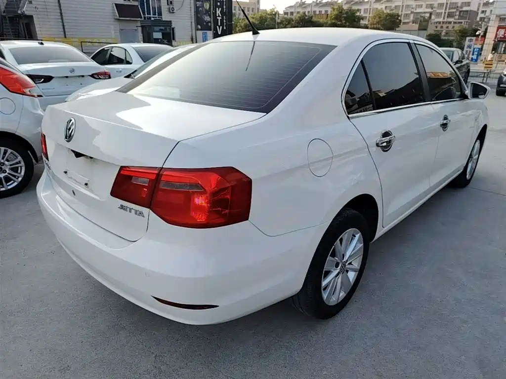 Jetta 1.6 L Manual Comfort