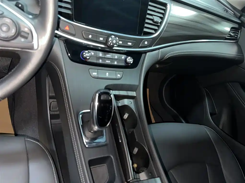 LaCrosse 652 T Luxury