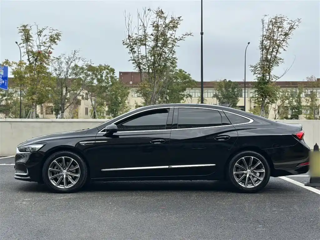 LaCrosse 652 T Luxury
