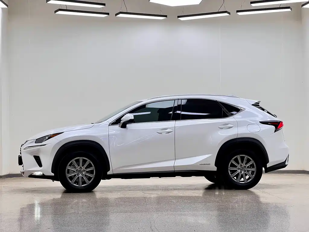 Lexus NX 300 h FWD Sharp Style CN-VI