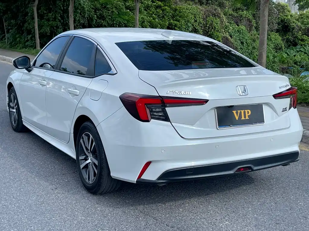Integra 240 TURBO CVT Leading