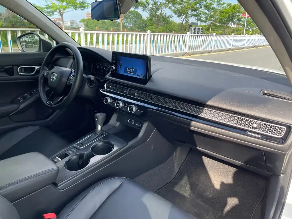 Integra 240 TURBO CVT Leading