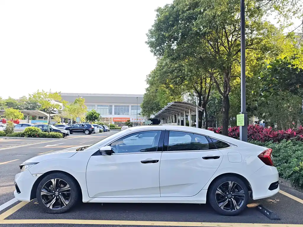 Civic 220 TURBO CVT Ignite Motion CN-V