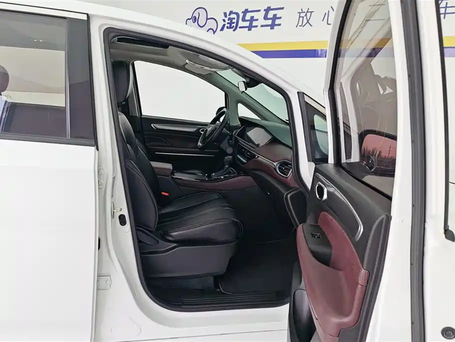 GAC Trumpchi M6 PRO 270 T DCT Luxury