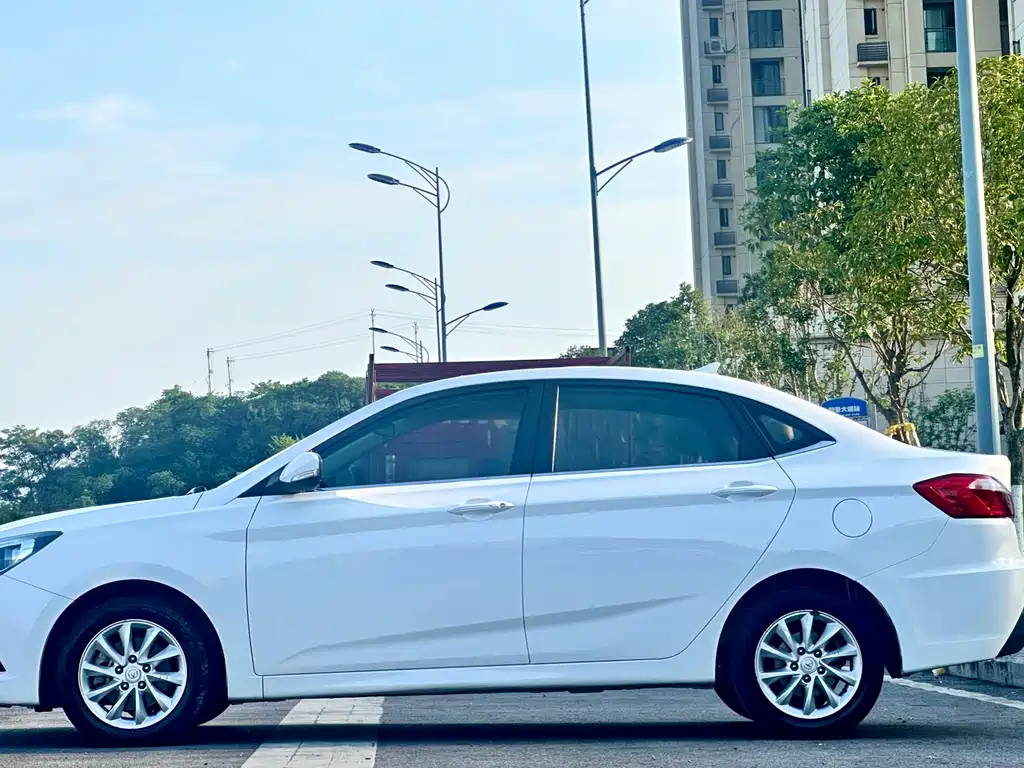 Yuexiang V7 1.6 L Manual Pleasure CN-IV