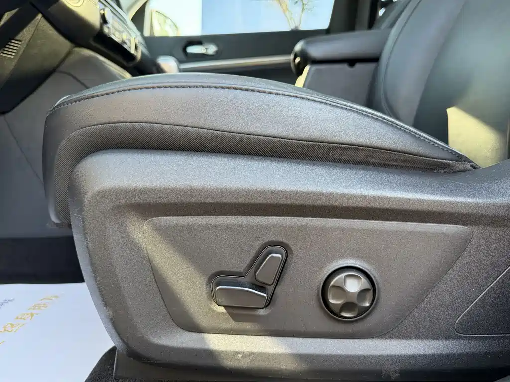 Grand Commander 2.0 T 4 WD Premium Navigation CN-V