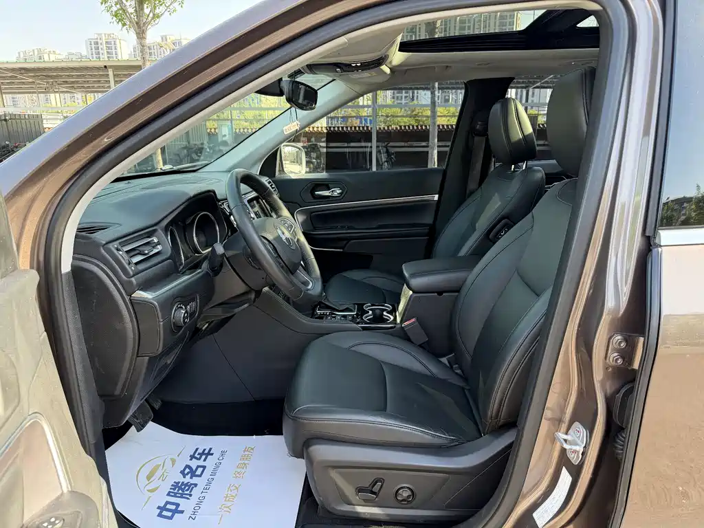 Grand Commander 2.0 T 4 WD Premium Navigation CN-V