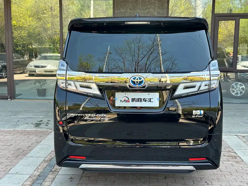 Vellfire Crown Dual Engine 2.5 L HV Supreme