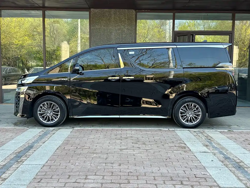 Vellfire Crown Dual Engine 2.5 L HV Supreme