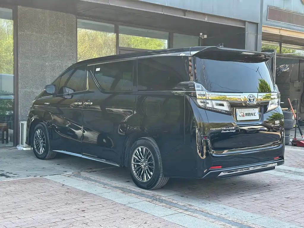 Vellfire Crown Dual Engine 2.5 L HV Supreme