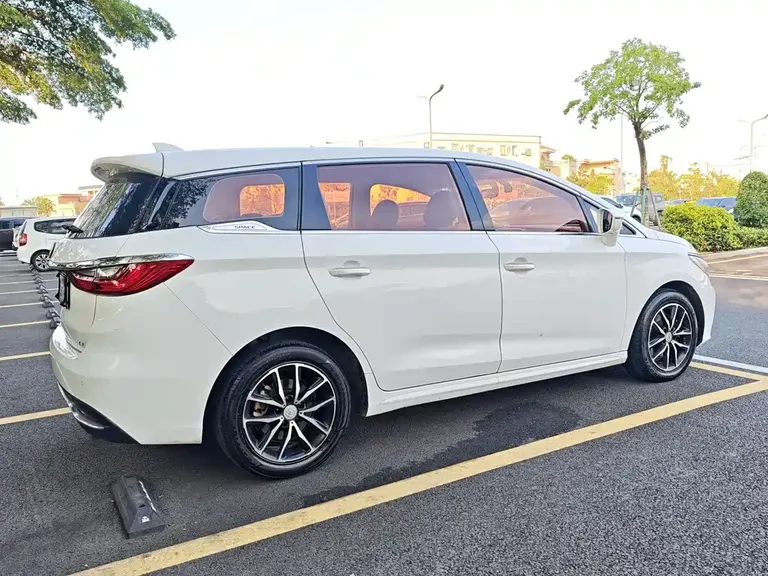 BYD Song MAX 1.5 T Auto Connected Luxury 7-seat