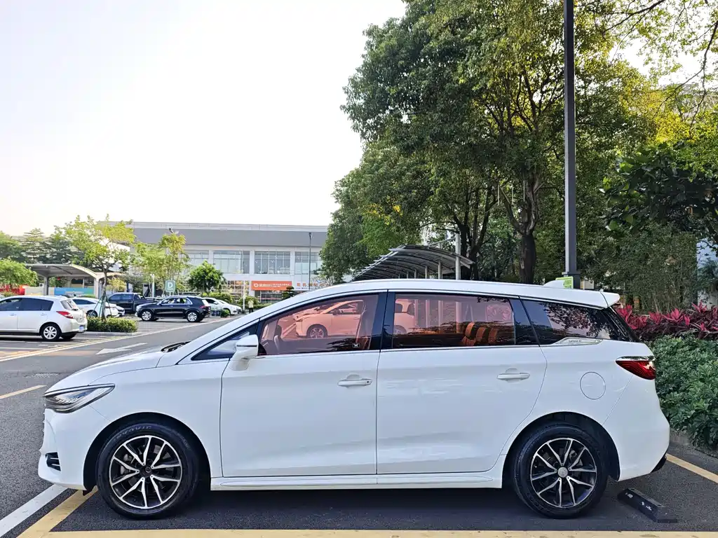 Song MAX 1.5 T Auto Connected Luxury 7-seat
