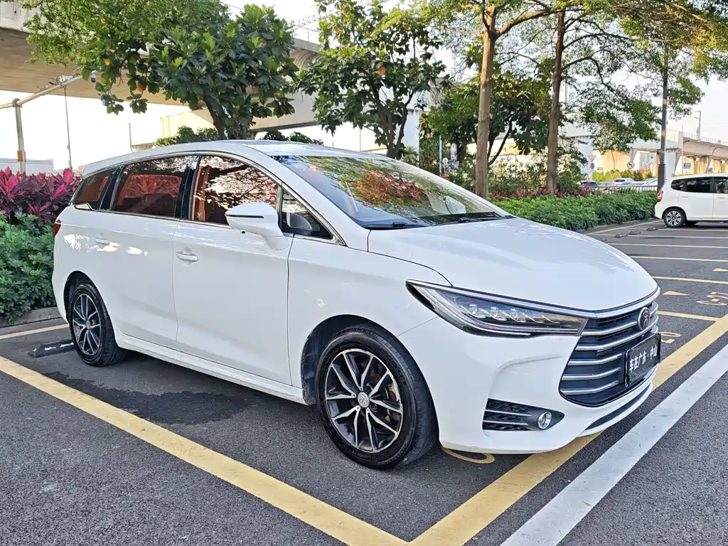 Song MAX 1.5 T Auto Connected Luxury 7-seat