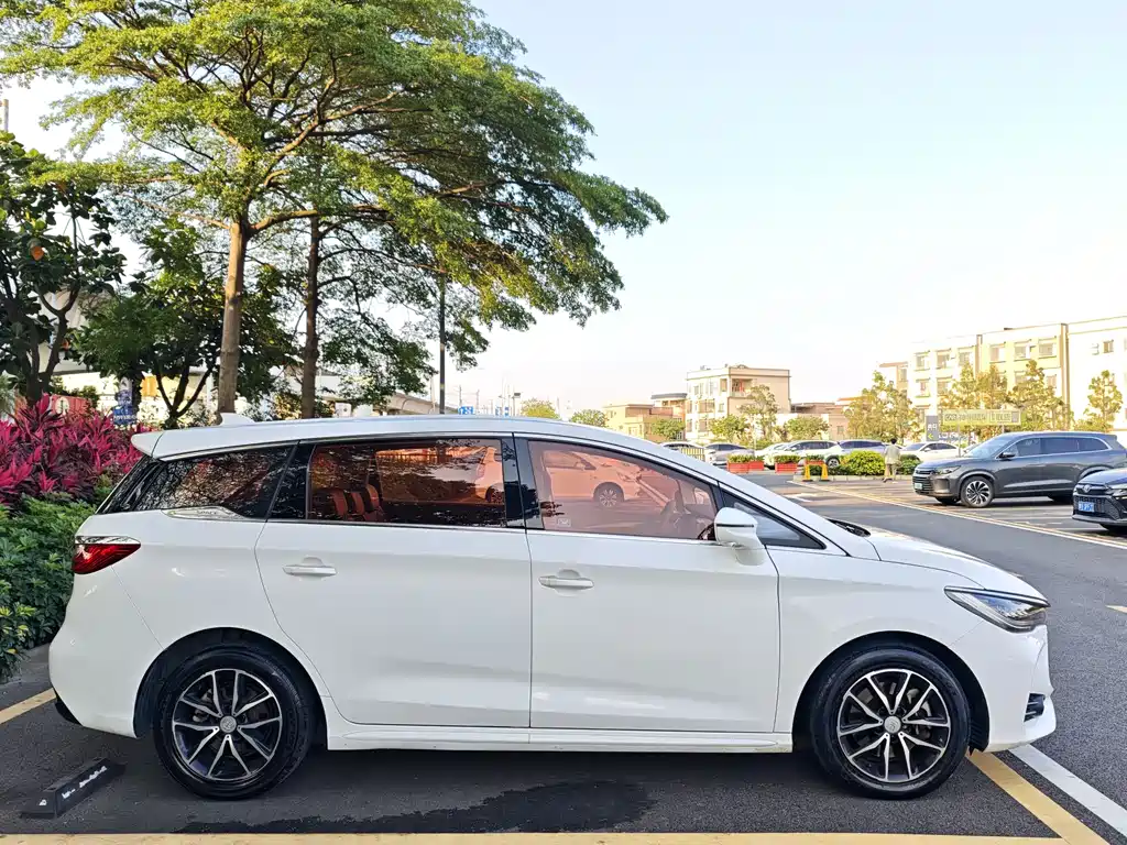 Song MAX 1.5 T Auto Connected Luxury 7-seat