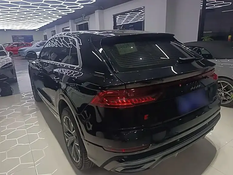 Audi Q8 55 TFSI Luxury Dynamic
