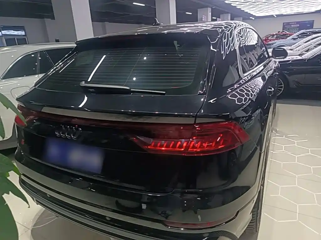 Audi Q8 55 TFSI Luxury Dynamic