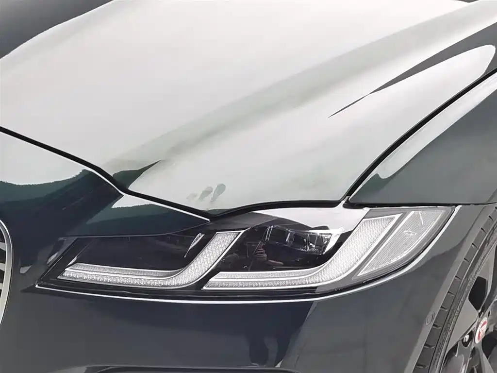 Jaguar XFL XFL 2.0 T P300 4 WD Flagship Sport