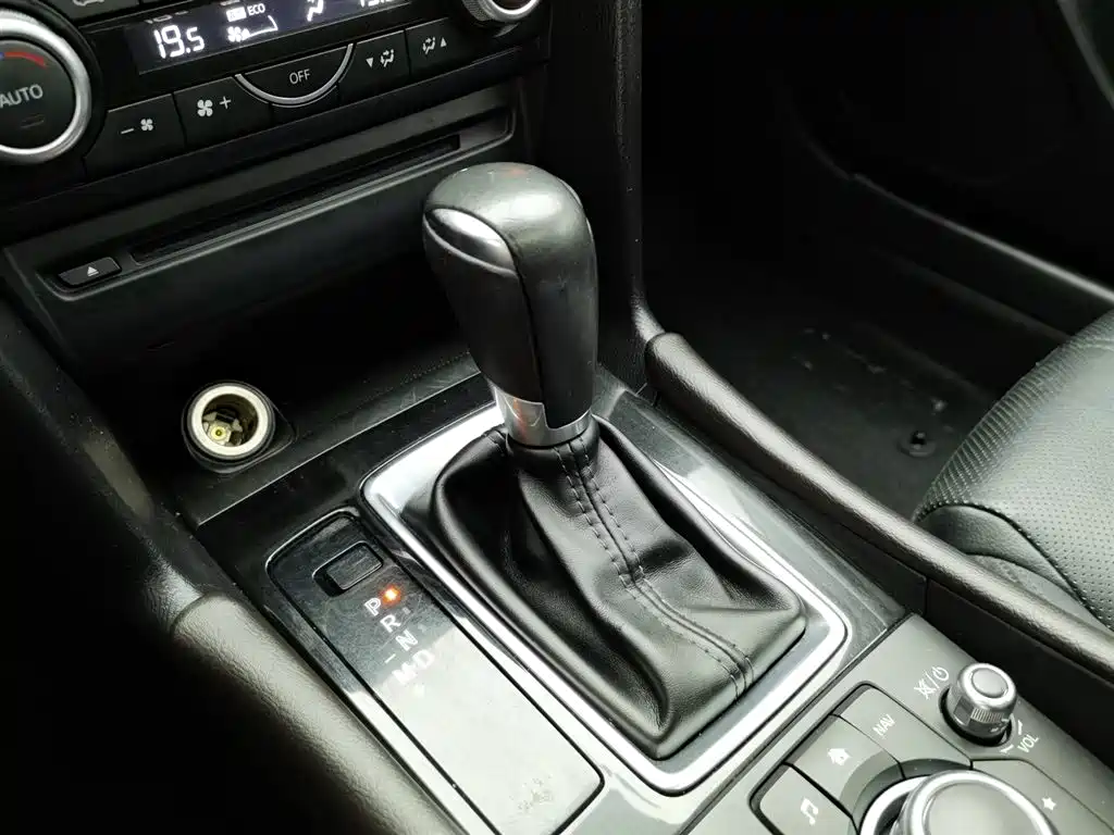 Mazda 3 Axela Sedan 2.0 L Auto Distinguished CN-V