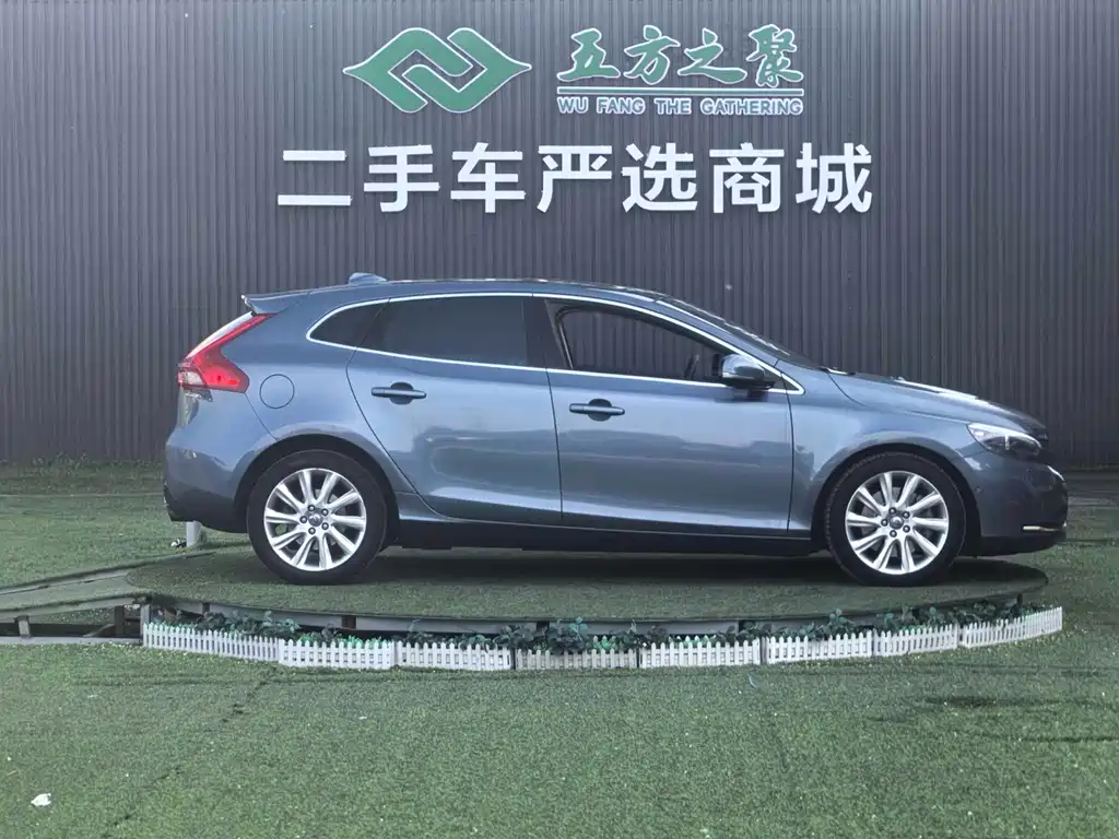 Volvo V40 沃尔沃V40 2013款 2.0 T 智逸版