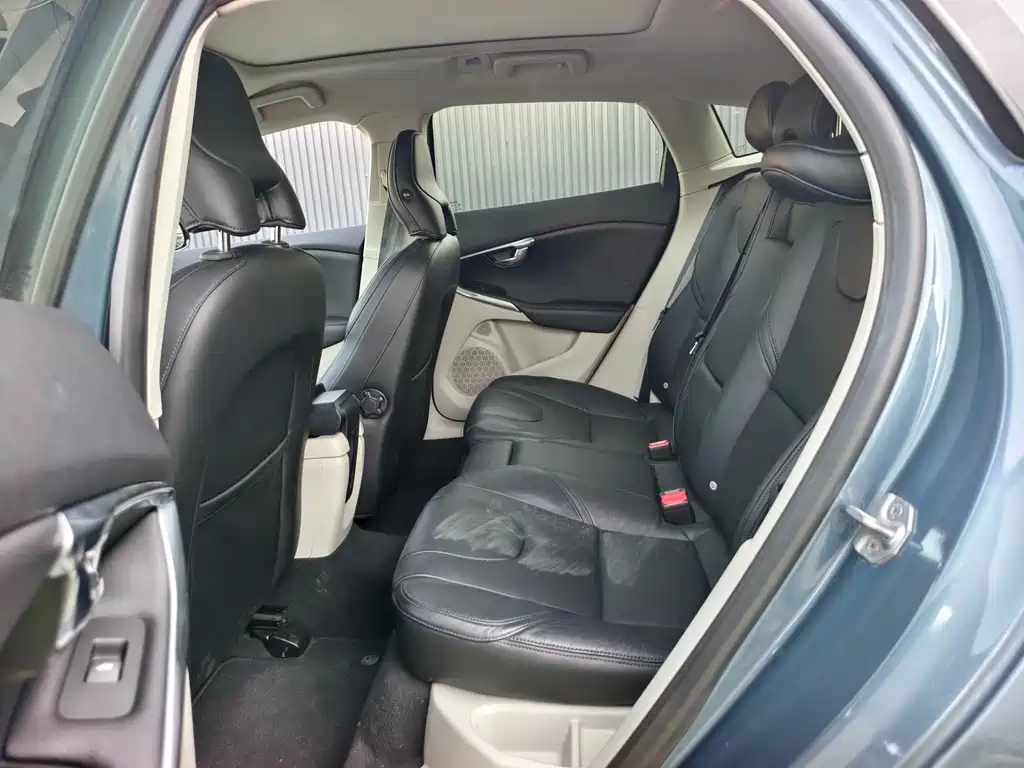 Volvo V40 沃尔沃V40 2013款 2.0 T 智逸版