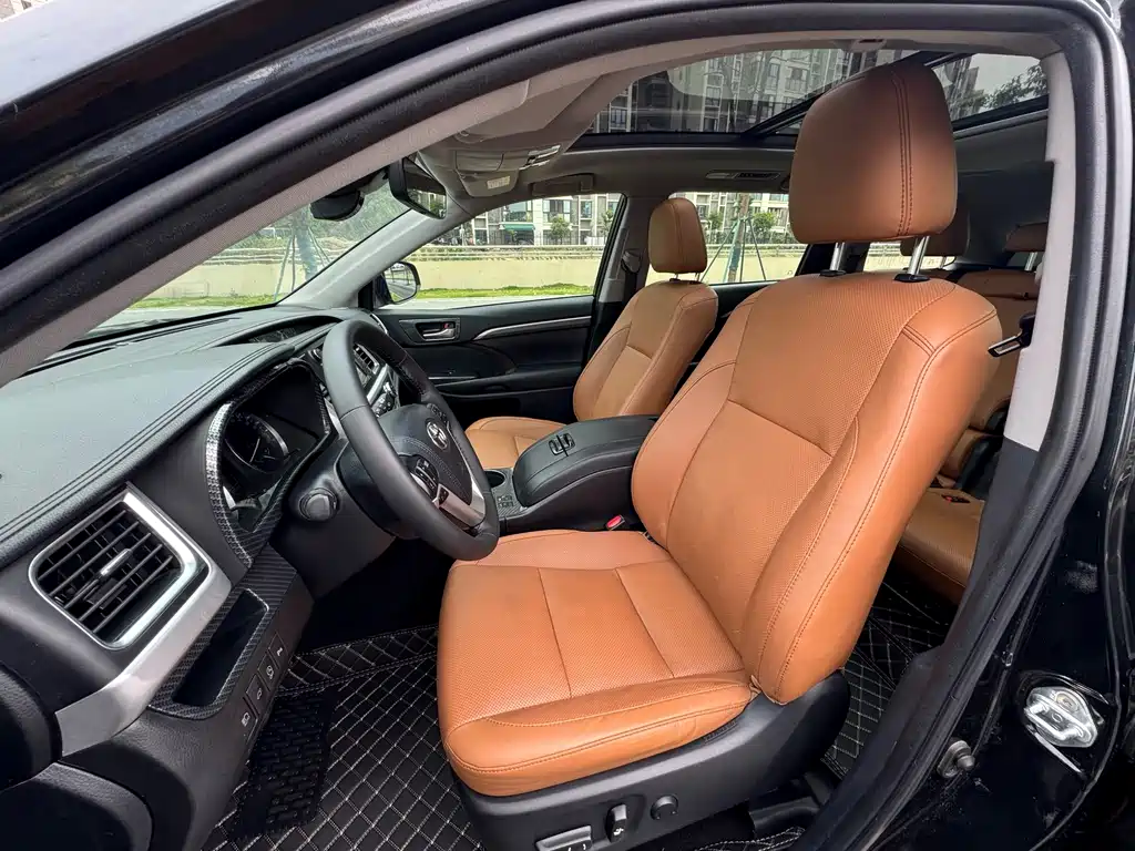 Highlander 2.0 T 4 WD Knight 7-seat CN-VI