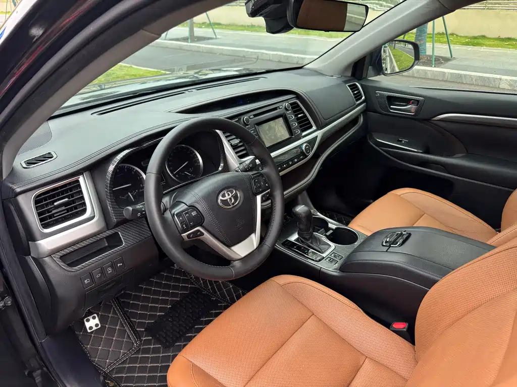 Highlander 2.0 T 4 WD Knight 7-seat CN-VI