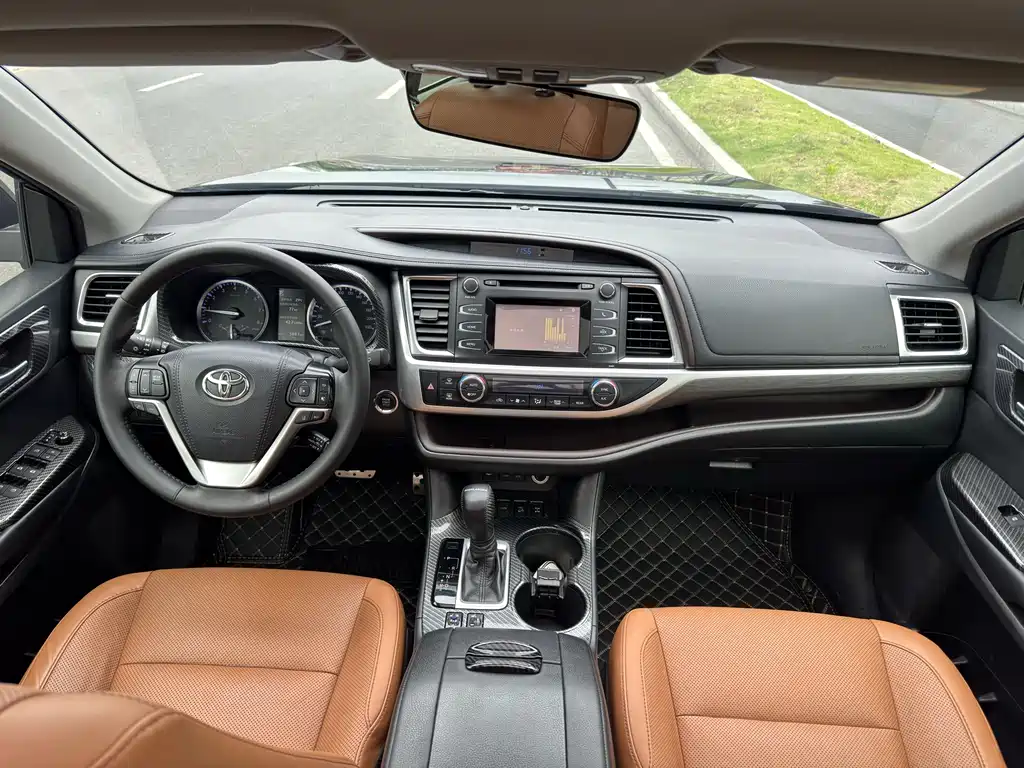 Highlander 2.0 T 4 WD Knight 7-seat CN-VI