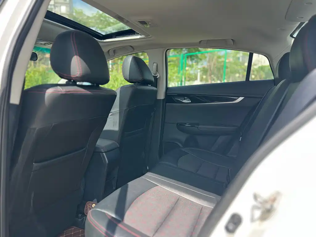 Family F5 1.6 L Auto Luxury