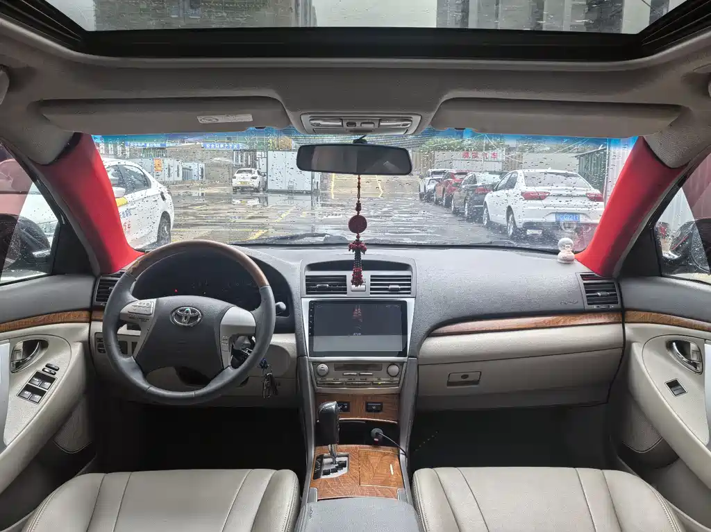Camry 240 G Luxury