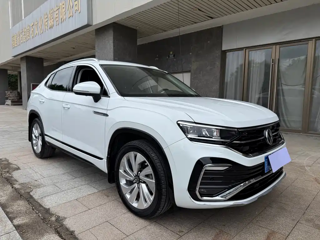 Tayron X 330 TSI 2 WD Distinguished Connected