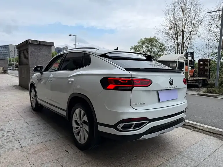 Volkswagen Tayron X 330 TSI 2 WD Distinguished Connected