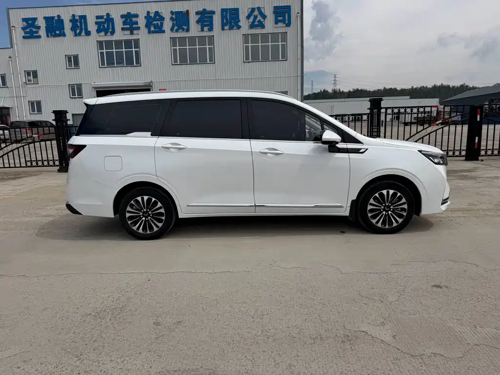 Wuling Jiachen 1.5 T CVT Premium Flagship