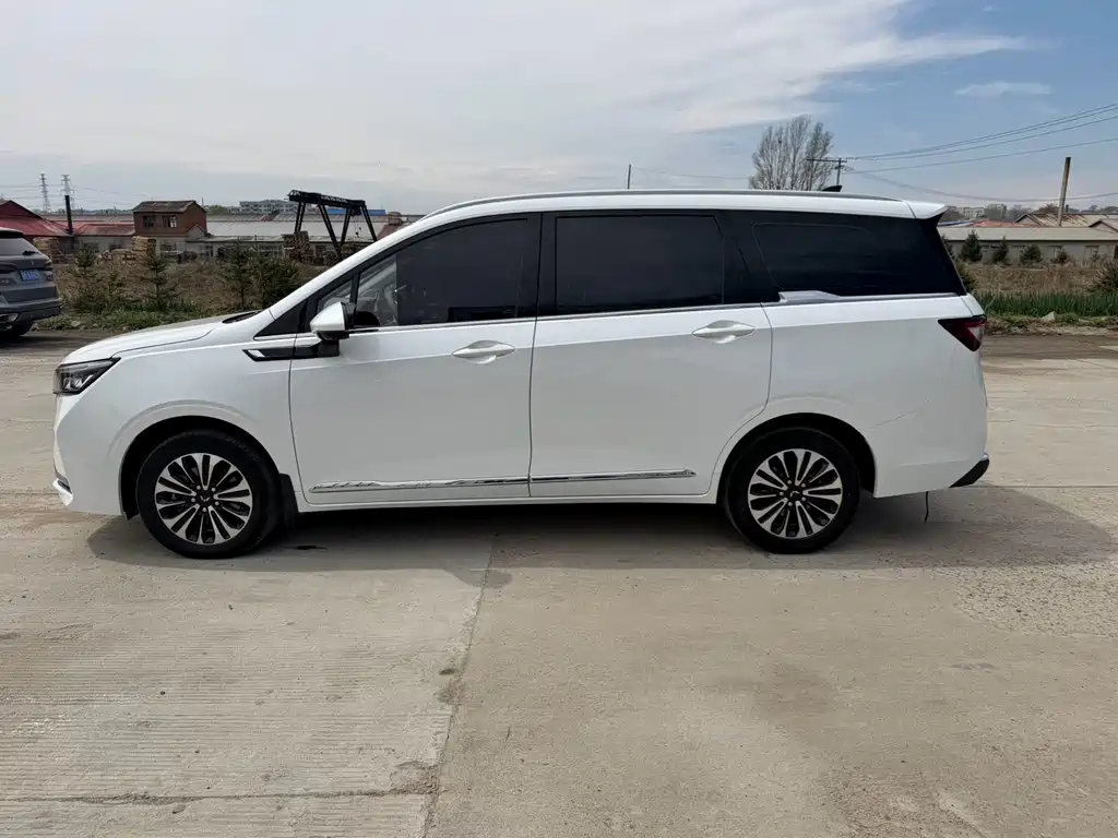Wuling Jiachen 1.5 T CVT Premium Flagship
