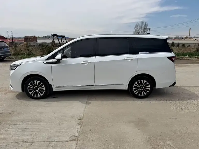 Wuling Jiachen 1.5 T CVT Premium Flagship