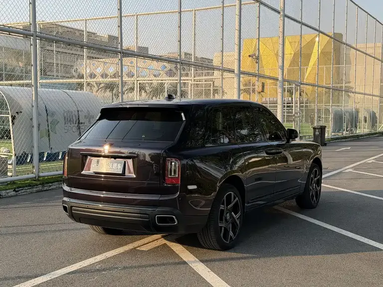 Rolls-Royce Cullinan 5-seat