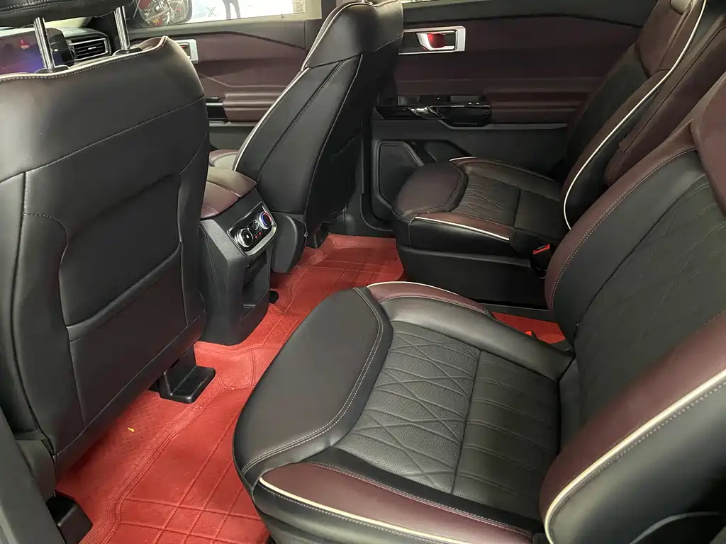 Explorer 2.3 T EcoBoost 4 WD Titanium 6-seat