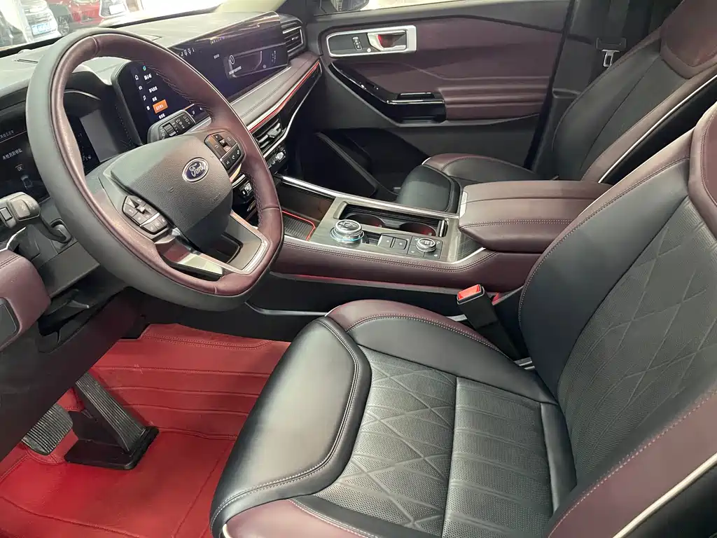 Explorer 2.3 T EcoBoost 4 WD Titanium 6-seat